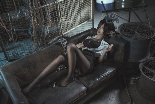 蠢沫沫 - 黑獸女王(3套) 预览展示图 1