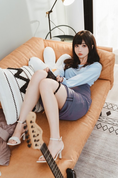 rioko凉凉子 - 吉他妹妹系带裙 预览展示图 2