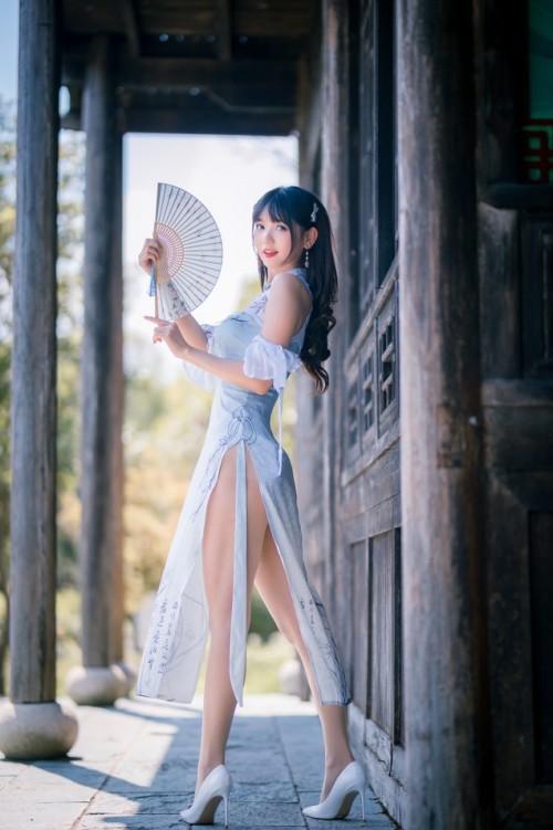Kyokyo - 蓝色旗袍 预览展示图 3