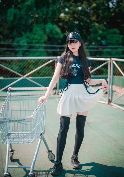 Jenny - Classic Athletic Girl in Navy Blue 预览展示图 1
