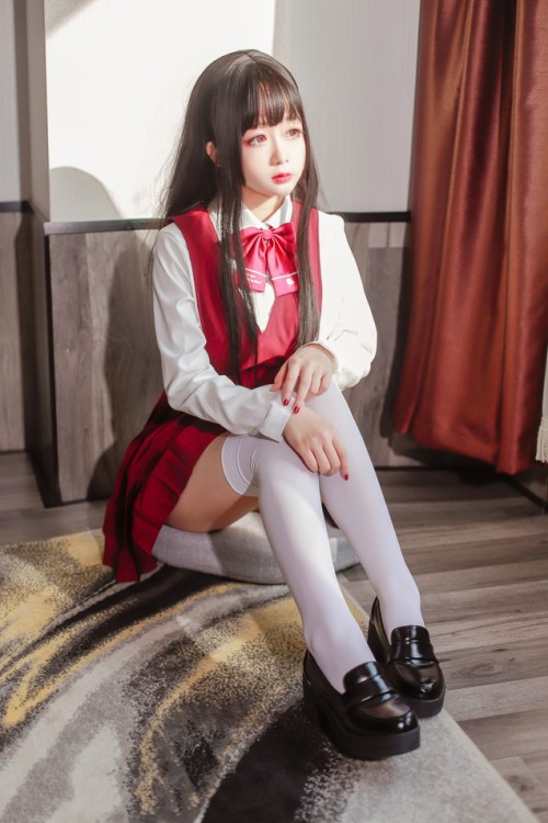 日奈娇 - JK少女红裙 预览展示图 3