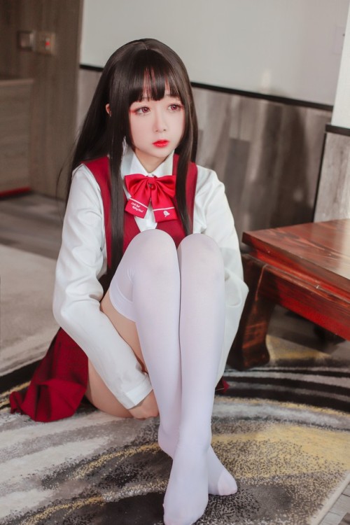 日奈娇 - JK少女红裙 预览展示图 4