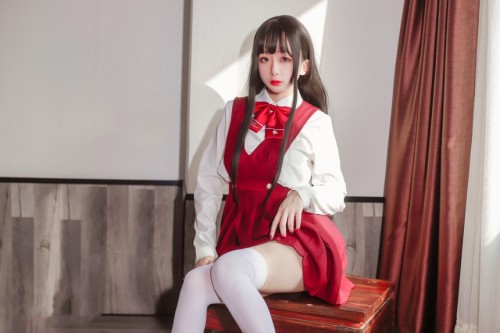 日奈娇 - JK少女红裙 预览展示图 1