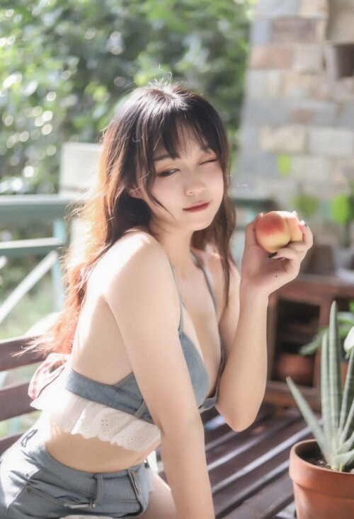 棕桠阿狗崽 - 桃子听蝉 预览展示图 3