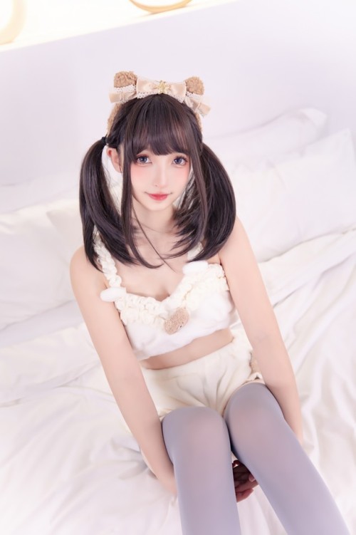 神楽坂真冬 - 草莓胖次熊 预览展示图 1