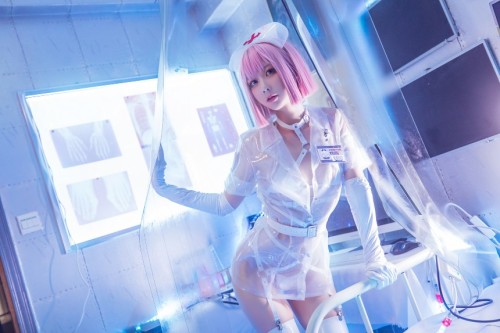izumi泉桃子 - 透明护士 预览展示图 1