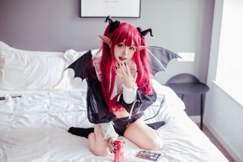 神沢永莉:喜欢看美女的搞笑女