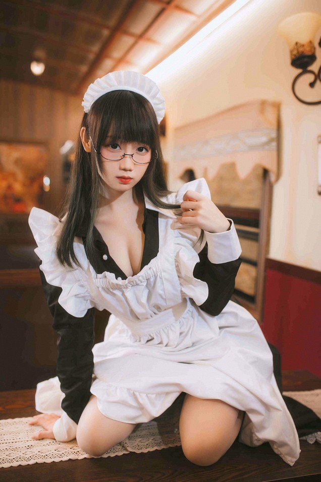 焖焖碳 – 女仆 [33P-98MB]