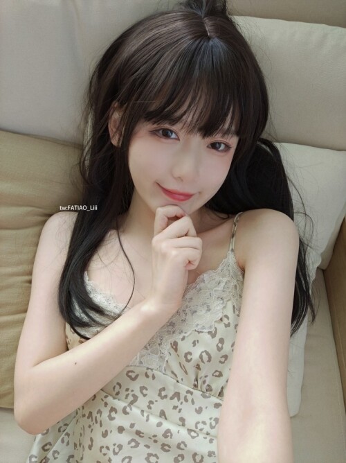 迷之呆梨 - パジャマのお姉さん 预览展示图 1