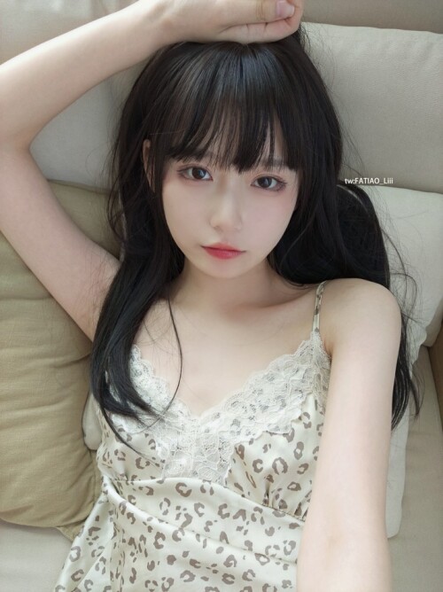 迷之呆梨 - パジャマのお姉さん 预览展示图 2