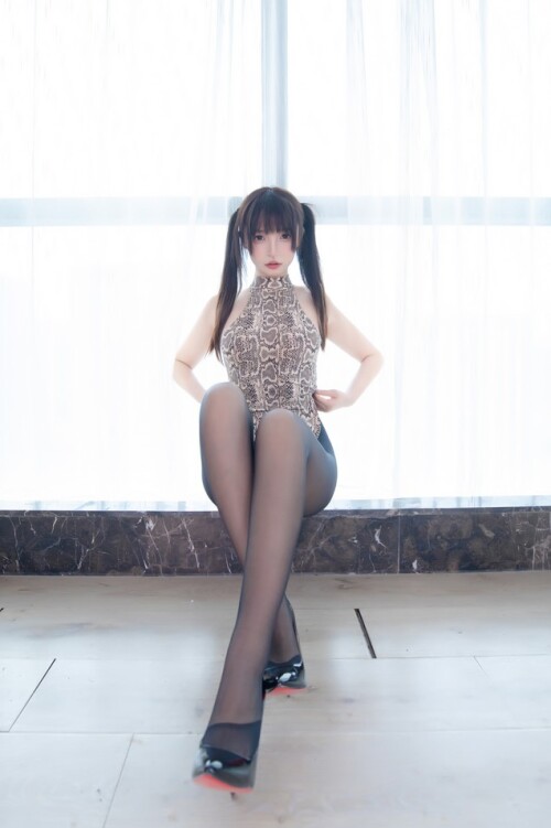 神楽坂真冬 - 蟒纹旗袍 预览展示图 2