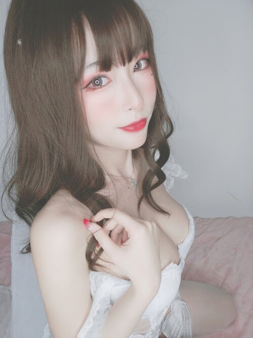 清水由乃 – 花嫁自拍+金发旗袍 2 套 预览展示图 2