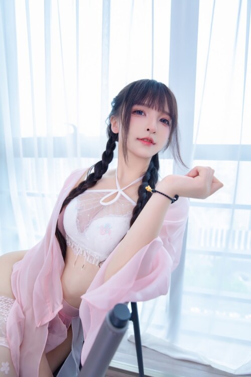 神楽坂真冬 - 桃花潭水 预览展示图 1