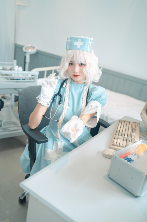 兔子Zzz不吃胡萝卜:为外表而活的女生 不吃东西