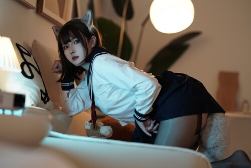 Natsuko夏夏子 - 大尾巴猫 预览展示图 1