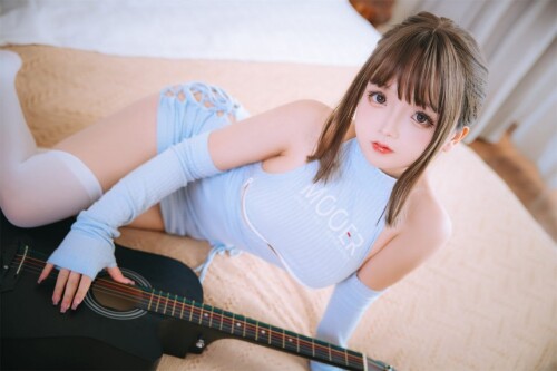 日奈娇 - 吉他妹妹 预览展示图 1