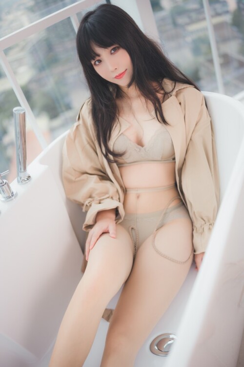 汪知子 - 风衣 预览展示图 2