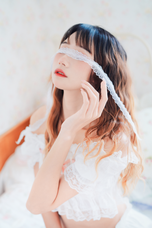 兔子Zzz不吃胡萝卜 – 居家少女&邂逅樱花雨 2 套 预览展示图 3