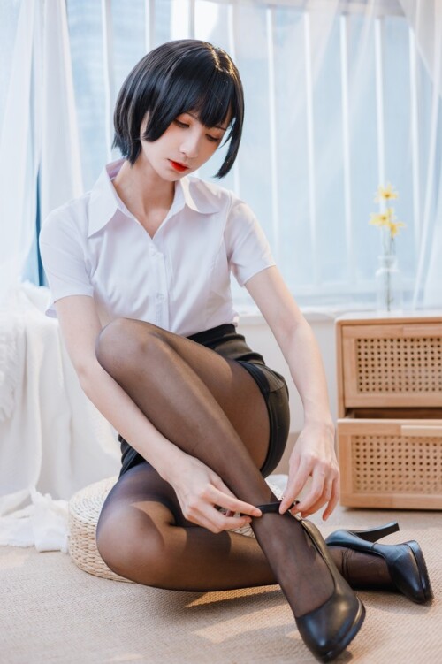 贝儿酱Miki - OL装 预览展示图 2