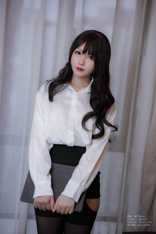 Nyako喵子 - 隣のやばいお姉さん OL 预览展示图 3