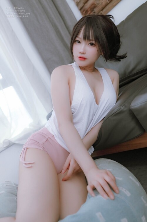 Nyako喵子 - 隣のやばいお姉さん 背心 预览展示图 2