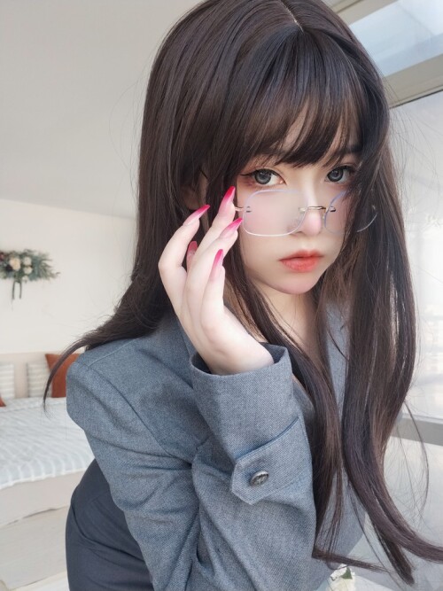 女主K - 沉默的学姐 预览展示图 1