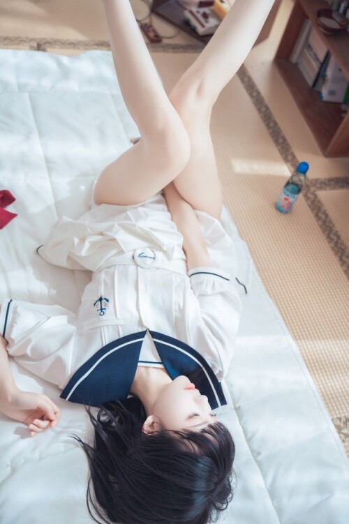 桜桃喵 - 盛夏制服 预览展示图 2