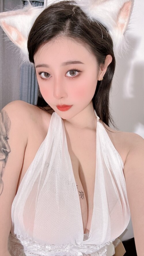 奈汐酱nice - 38号自拍本 宠物 预览展示图 3