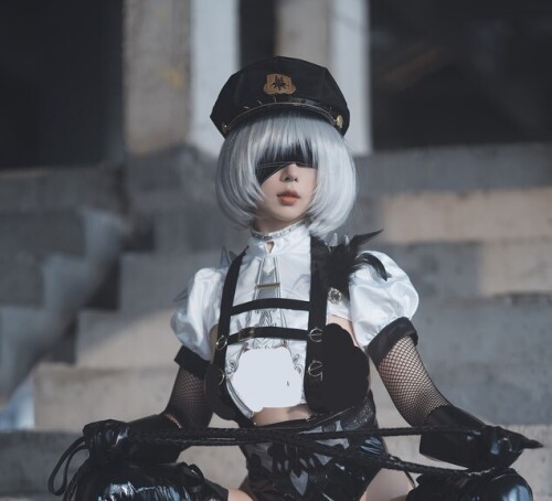 云溪溪 – 奶桃 2B警服&奶桃 花吟 2 套 预览展示图 1