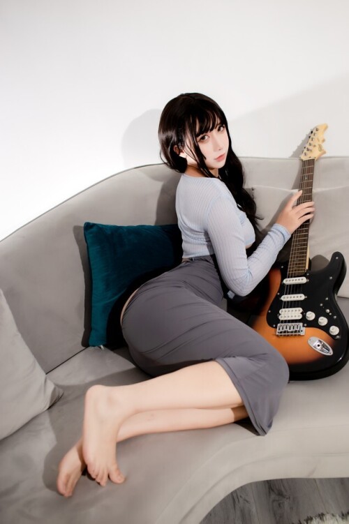九曲Jean - 吉他妹妹包臀裙 预览展示图 5