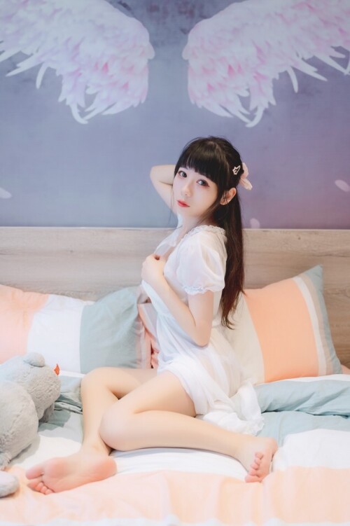 usejan蓝蓝 – 奶味软糖 [40P-75MB]