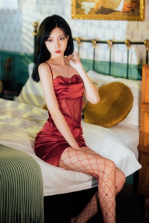 许岚LAN - 网袜红裙 预览展示图 3