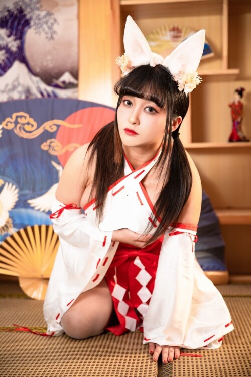 洛璃 LoLiSAMA - 巫女2.0 预览展示图 1