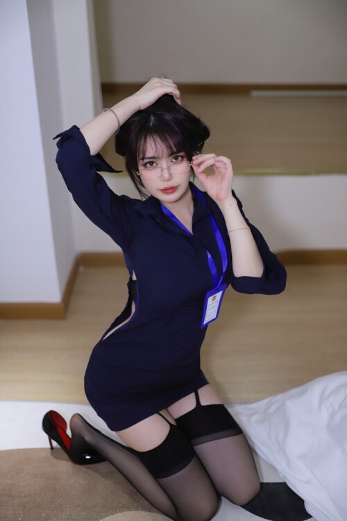 Tina很妖孽呀 - 职业装秘书 预览展示图 3