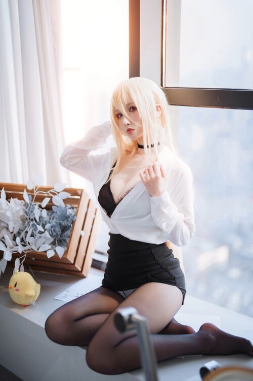 rioko凉凉子 - 办公室的意外 预览展示图 3
