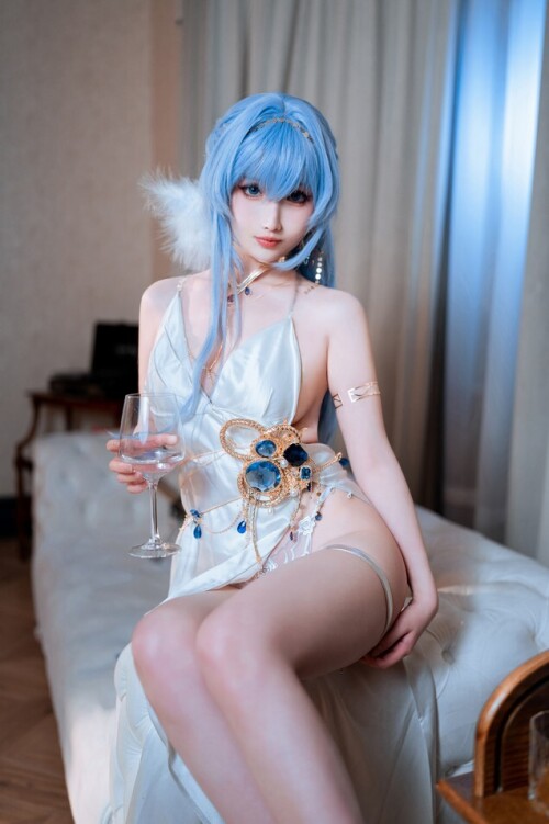 rioko凉凉子 - 海伦礼服 预览展示图 3