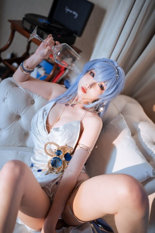 rioko凉凉子 - 海伦礼服 预览展示图 1
