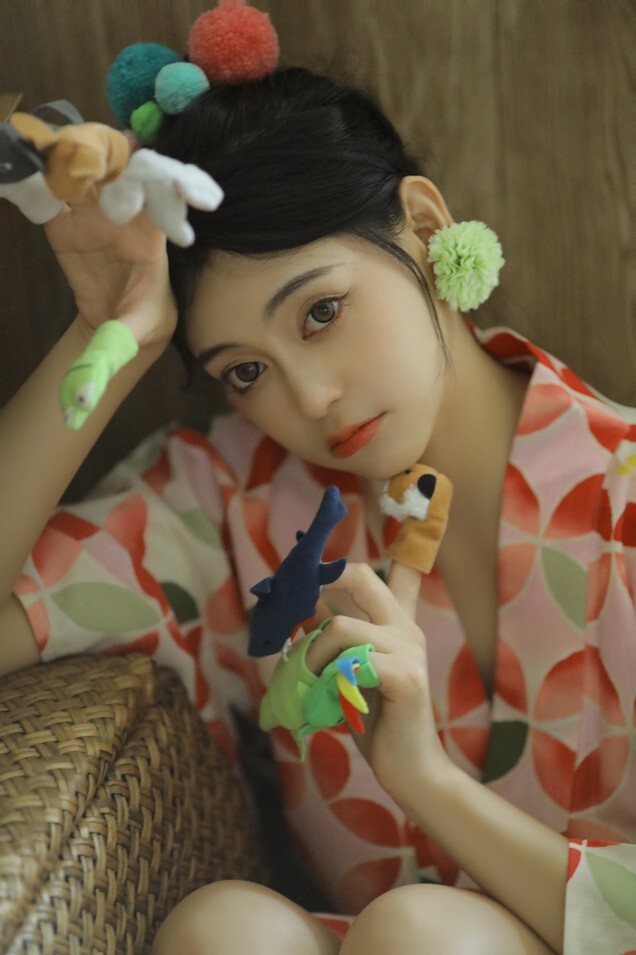 傅四维儿 - 和服少女宅家记 [20P-145MB]