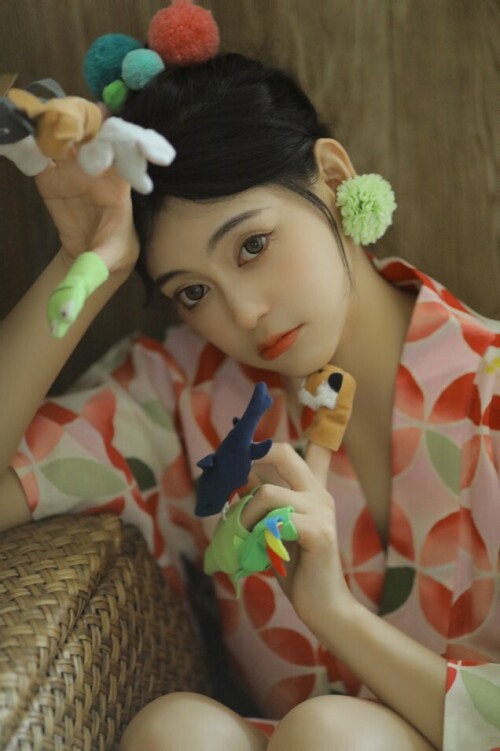 傅四维儿 - 和服少女宅家记 预览展示图 1