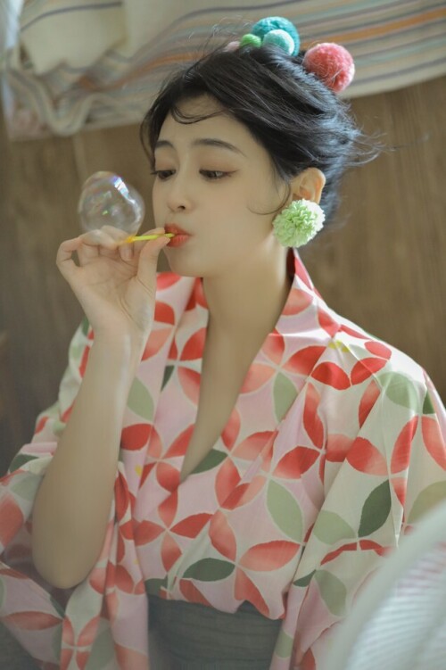 傅四维儿 - 和服少女宅家记 预览展示图 2