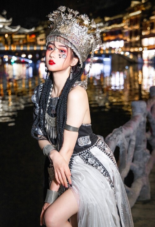 瓦斯塔亚小龙虾 - 苗疆女子 预览展示图 3