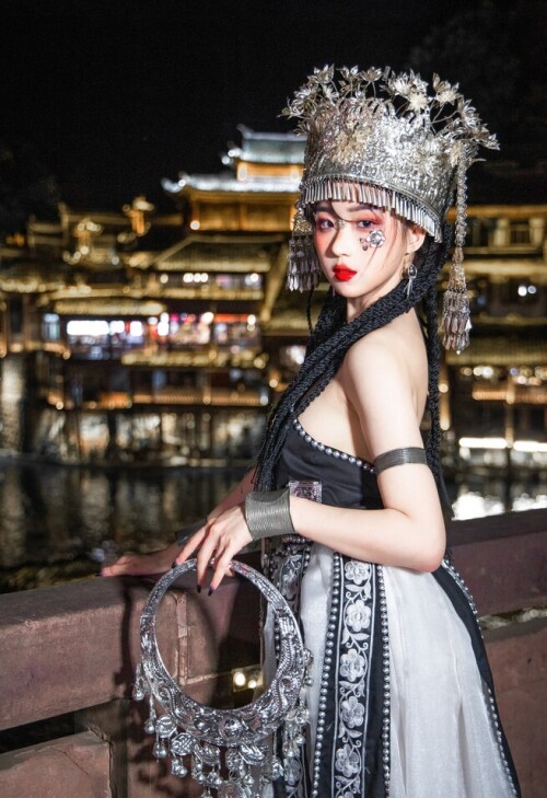 瓦斯塔亚小龙虾 - 苗疆女子 预览展示图 4