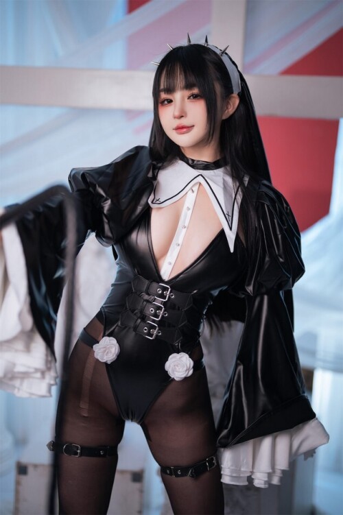 桜井宁宁 - 皮衣修女 预览展示图 2