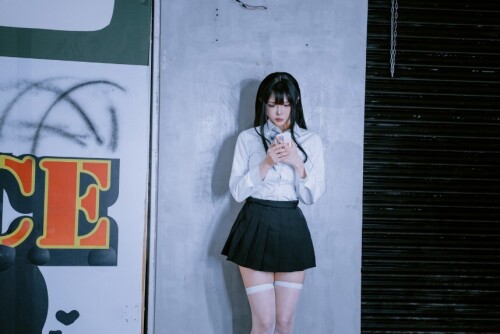 秋和柯基 - 清纯女友 堕 预览展示图 2