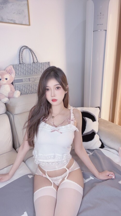 小小奶瓶儿 – 更新2套作品集