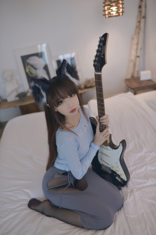 雪琪SAMA - 吉他妹妹 预览展示图 3