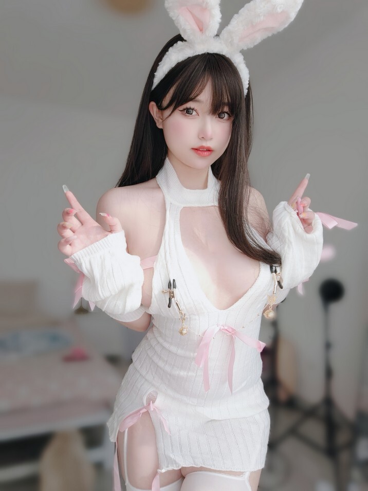 女主K - 白丝兔女郎 [102P-296MB]