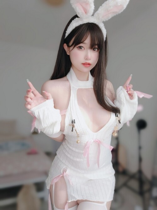 女主K - 白丝兔女郎 预览展示图 4