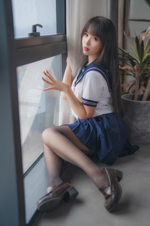 轩萧学姐 - 5月舰长 黑丝jk 预览展示图 2