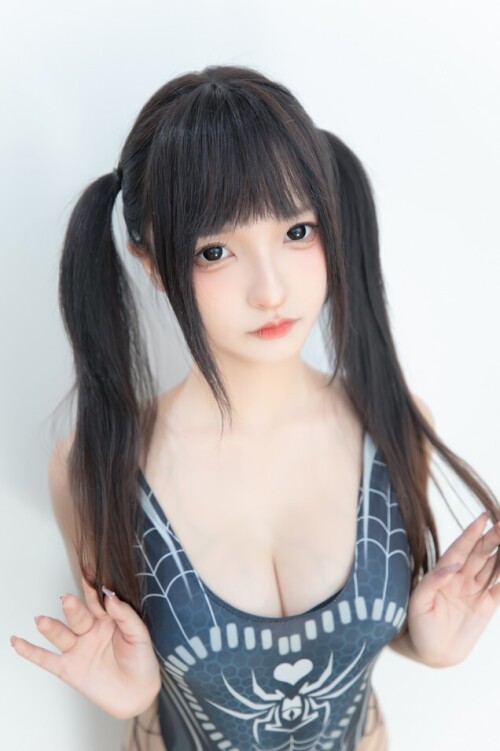 神楽坂真冬 - 蜘蛛女孩 预览展示图 4